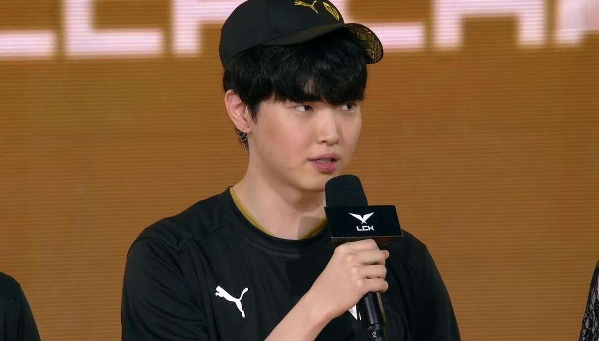 今日FNC官方发布公告，下路双人组选手Upset和Hylissang确诊新冠